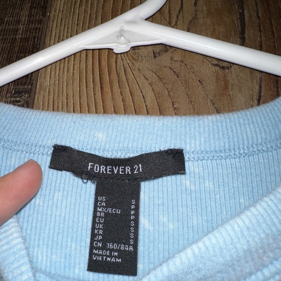 Light Blue long sleeve crop top with v-shape bottom - Picture 2 of 3